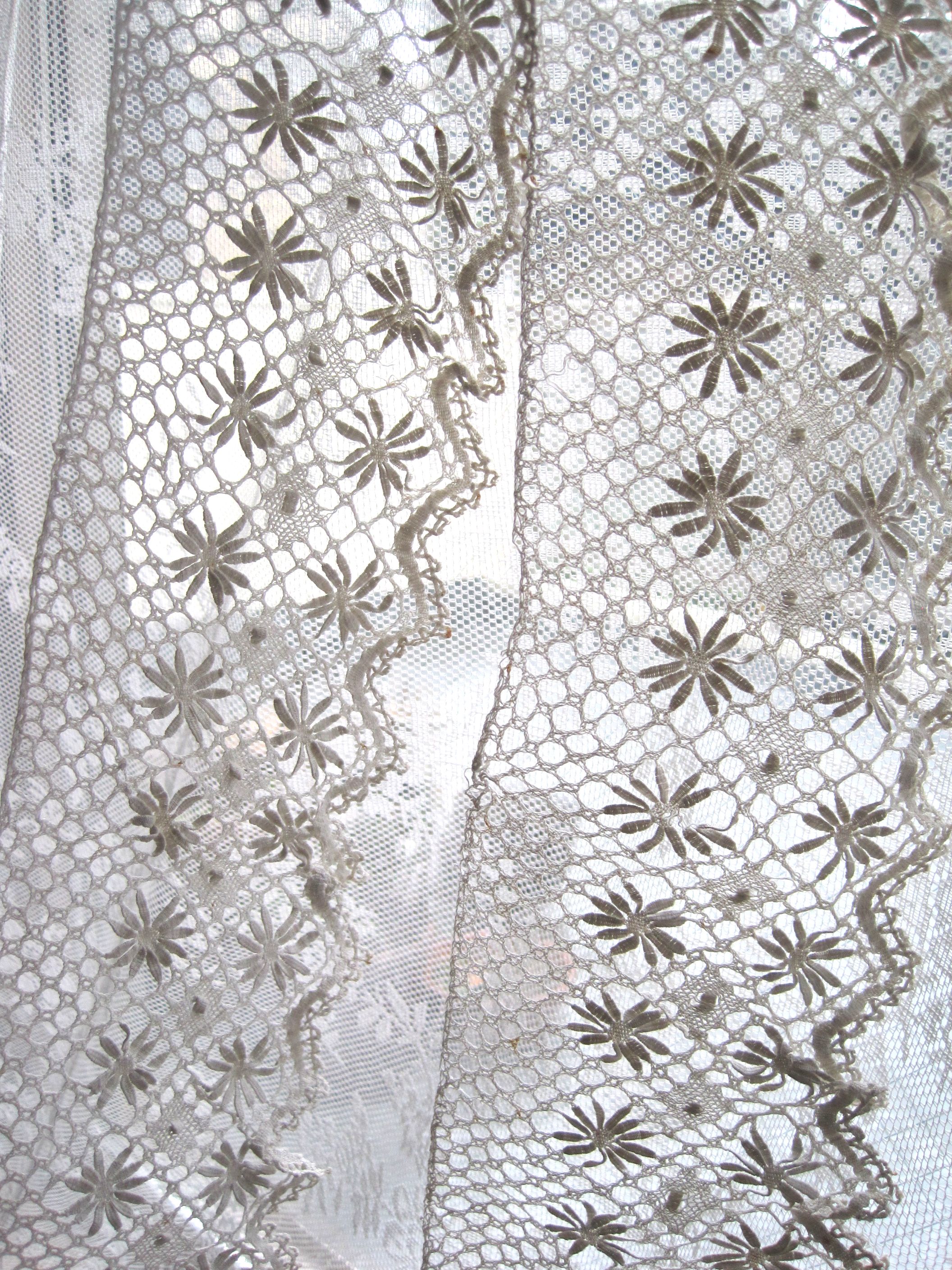 フランスアンティーク　幅広ボビンレーステープ　１３４cm