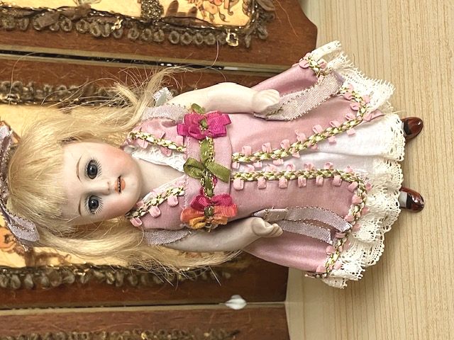 アンティークミニヨネット、ケストナー ジャーマンアンティーク ケストナー130の女の子 H13cm