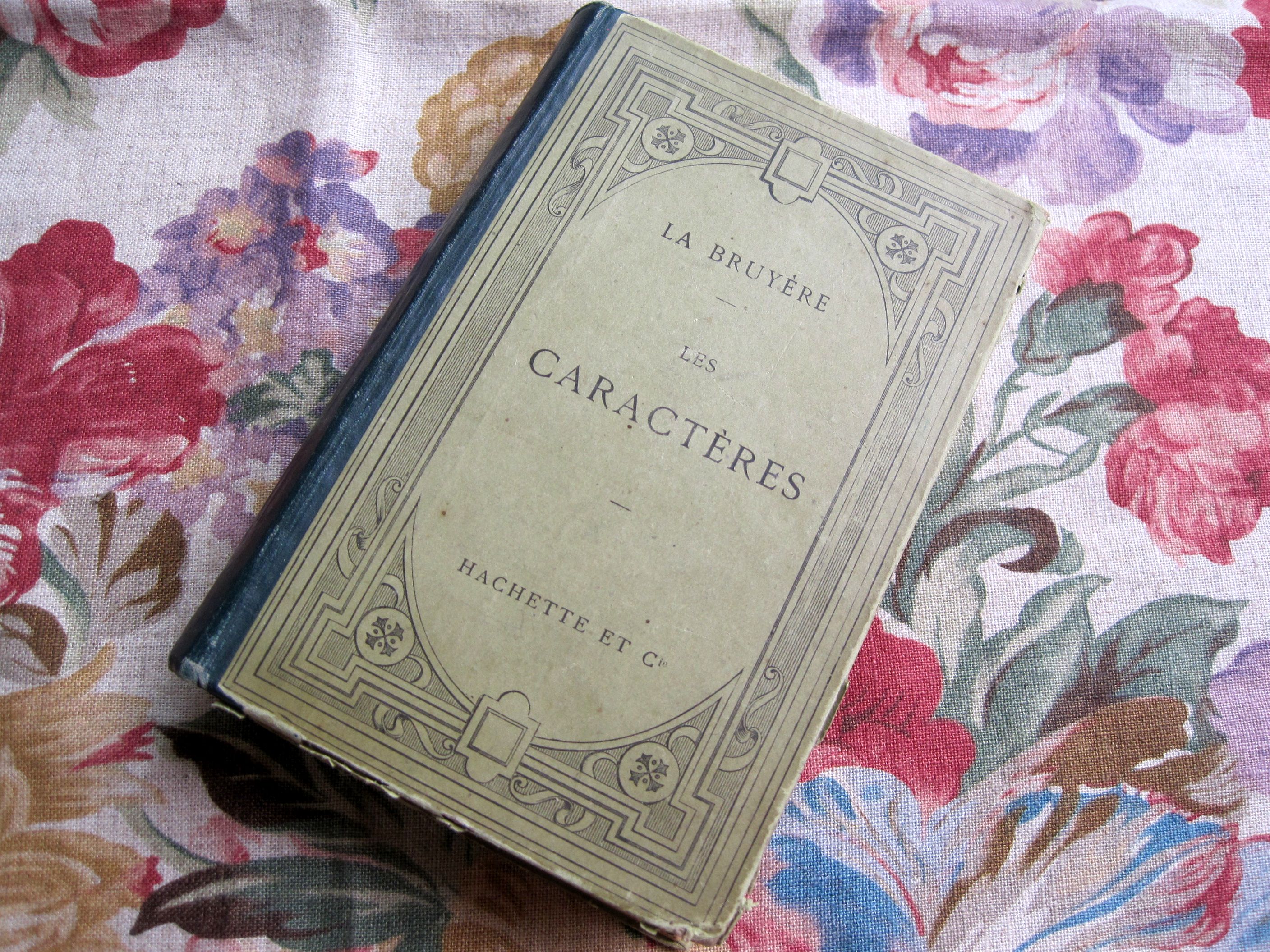 フランスアンティーク　古書　ＬＥ　ＣＡＲＡＣＴＥＲＥＳ　１８９６年