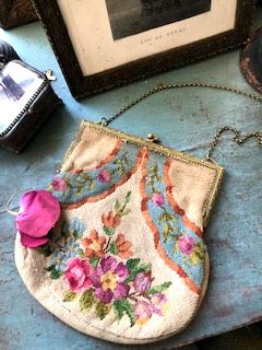 フランスアンティーク　プティポワン花刺繍バッグ