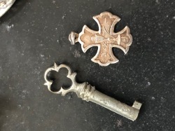 フランスアンティーク　プティキー＆シルバーメダイペア