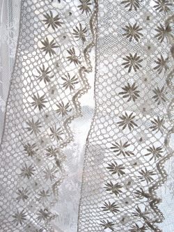 フランスアンティーク　幅広ボビンレーステープ　１３４cm