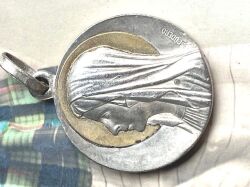 フランスアンティーク　聖母マリアのメダイ　金彩　Φ2cm