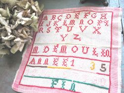 フランスアンティーク　モノグラム刺繍サンプラー　１９３５年