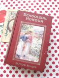 イギリスアンティーク　古書SCHOOLGIRL HONOUR 　１９１９年