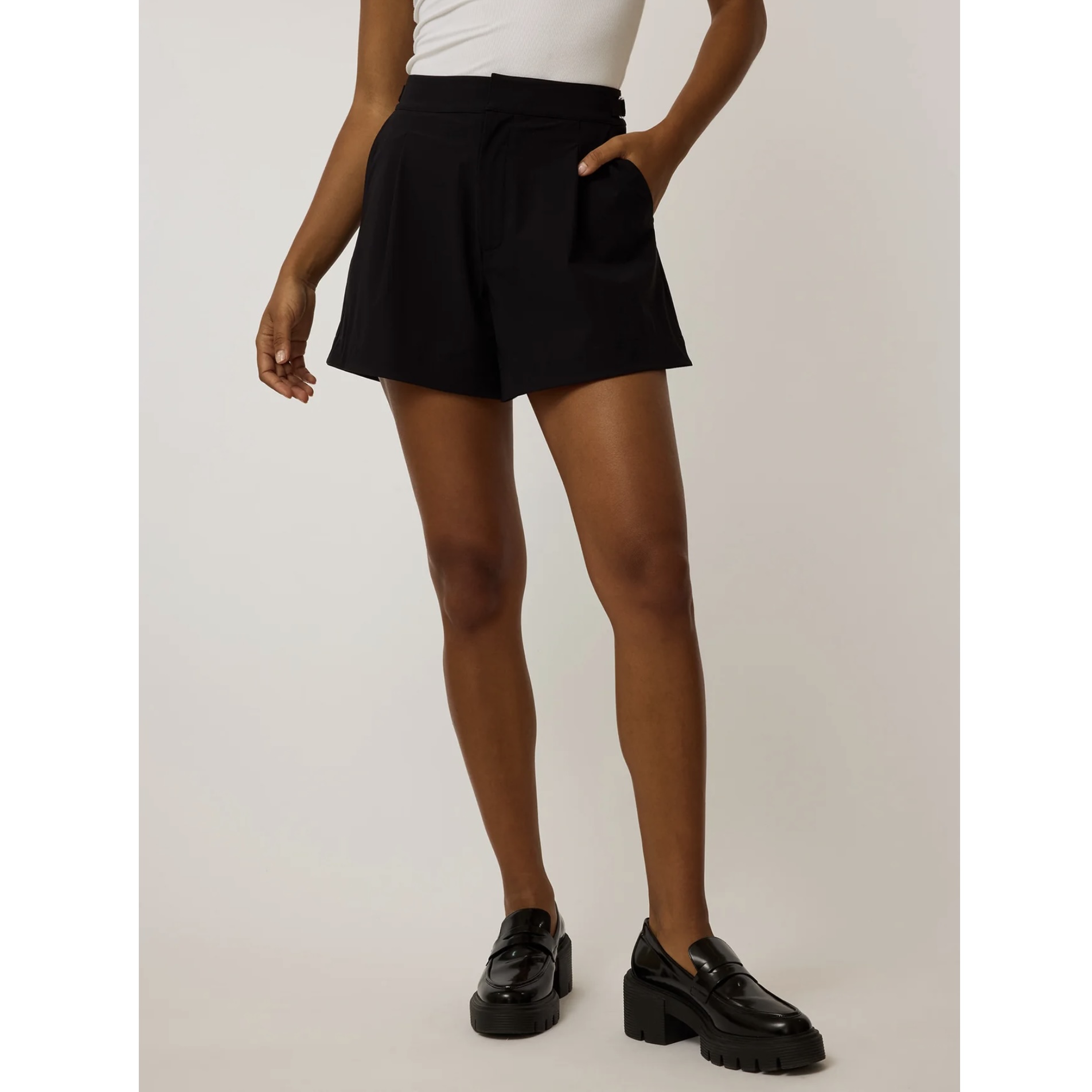 GREYSON Women's Trouser Short 女性用ショーツ Phoenix Shepherd ブラック