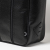 JONES クラシック シューズケース All Black 右側ファスナー付き浅型ポケットの収納イメージ