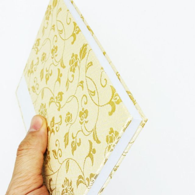 西陣織金襴 御朱印帳 大判 蛇腹式 梅と唐草 ビニールカバー付き