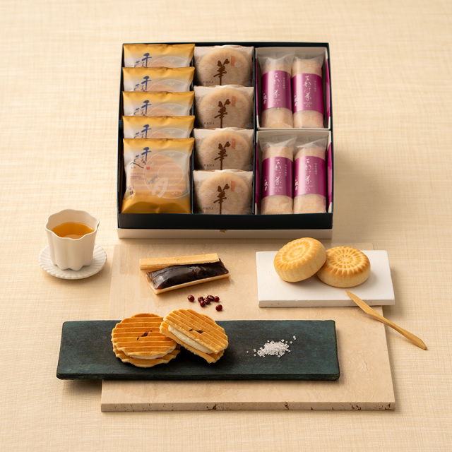 鼓月 銘菓撰詰合せ(プレミアム千寿せんべい5枚、華4個、万都の葉4個) 銘菓撰14146