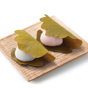 【数量限定・予約販売】かしわ餅　こし餡3個・みそ餡2個入（生菓子）