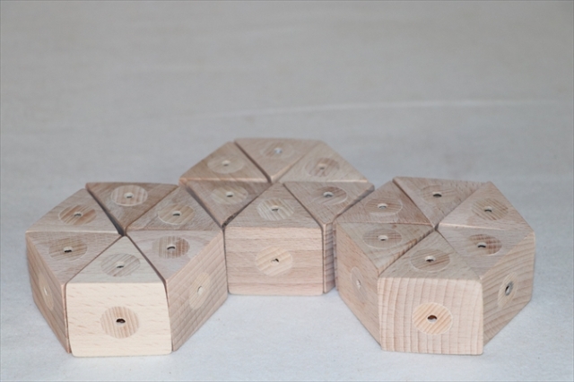 希少　教育中型積木　算数教具シリーズ 日本製 立方体積み木 30個セット 積みやすい 本物の木