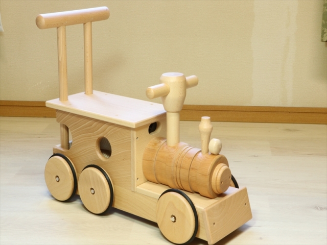 これが木のおもちゃ 汽車ポッポ