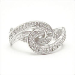 【即日発送可！ファッショナブルなデザインリング♪】　K18ホワイトゴールド ダイヤモンド リング　RWG016SCO