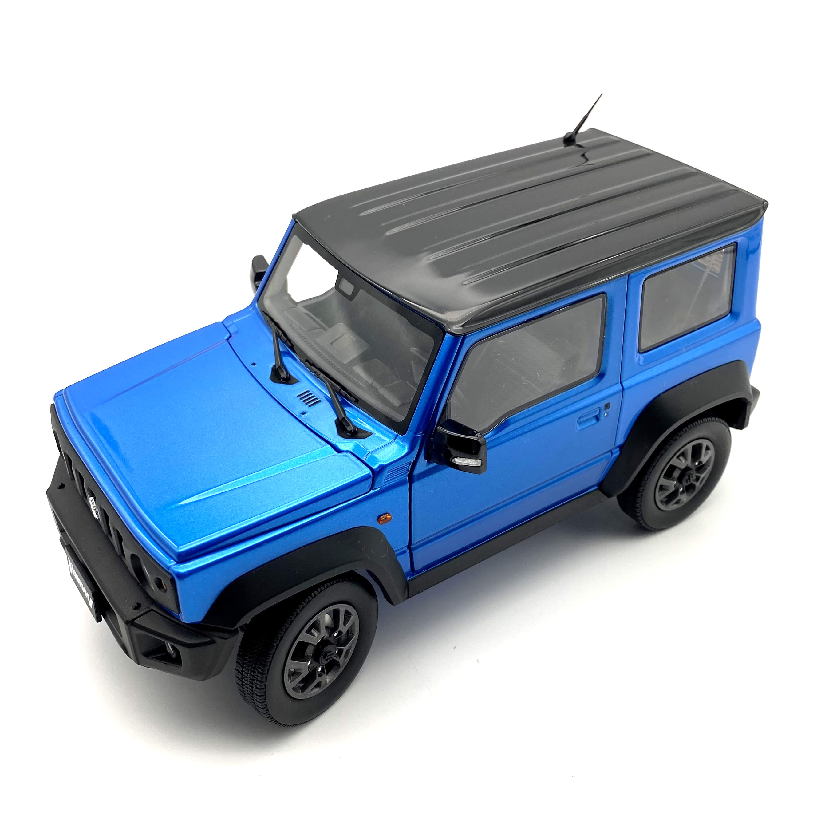 BM CREATIONS スズキ ジムニー (JB74) 2018 ブリスクブルーメタリック/ブラックトップ LHD