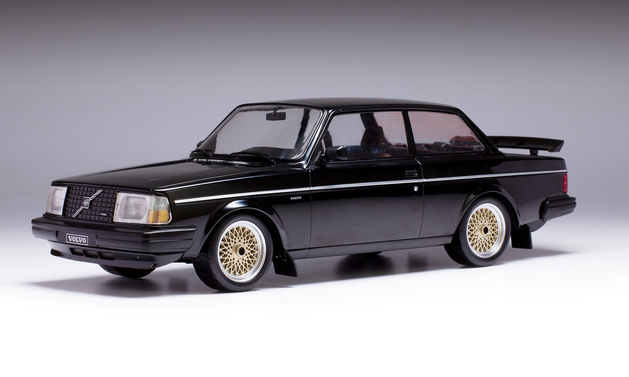 ixo/イクソ  ボルボ 240 ターボ  カスタム  1983 ブラック