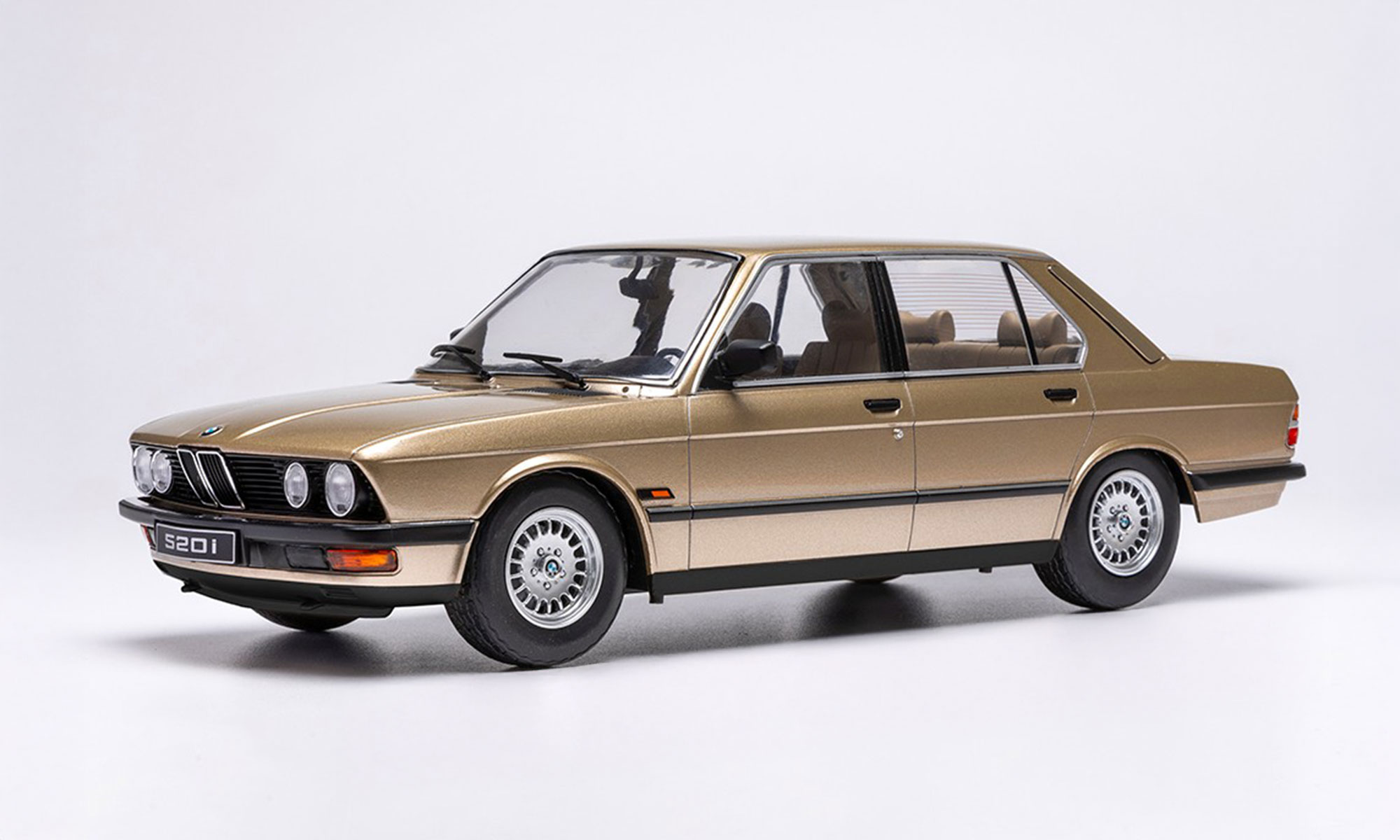 ixo/イクソ  BMW 520i (E28) 1987 メタリックゴールド