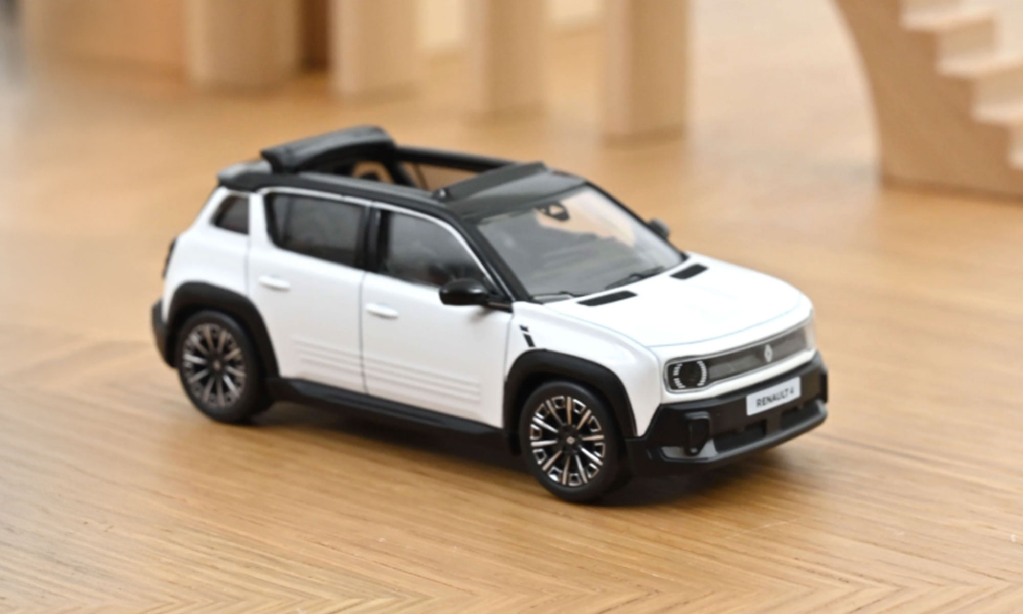 NOREV/ノレブ  ルノー 4 E-Tech Electric 2025 グレイシアホワイト/ブラック