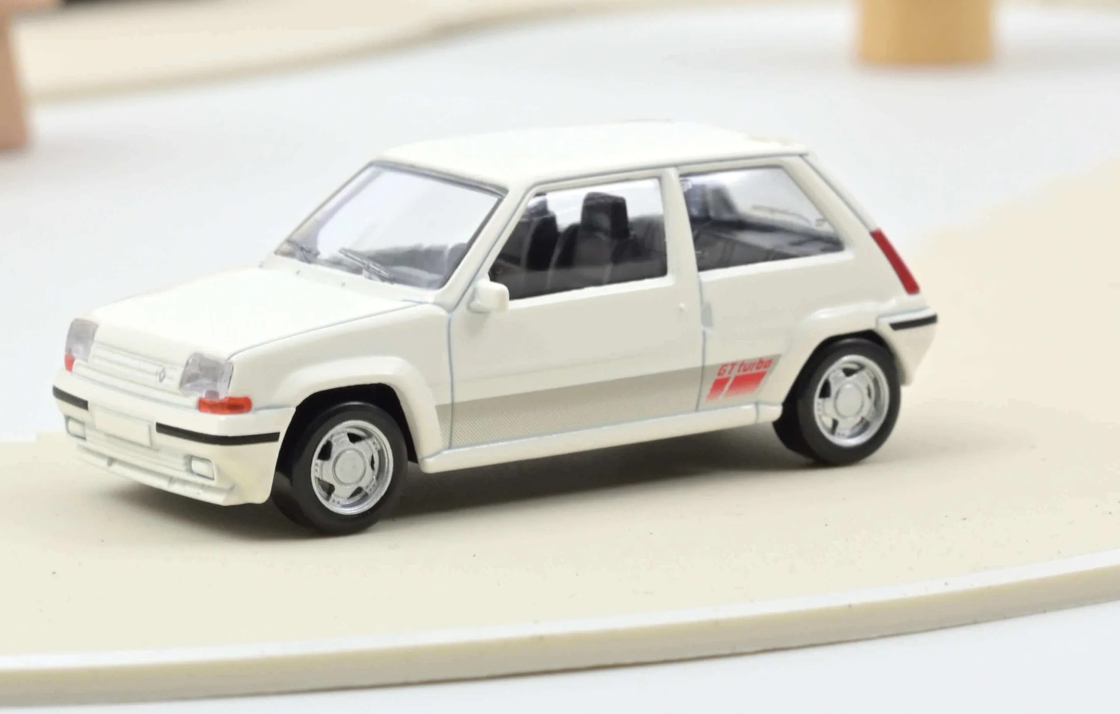NOREV/ノレブ  ルノー スーパーサンク GT ターボ Ph II 1988 ホワイト