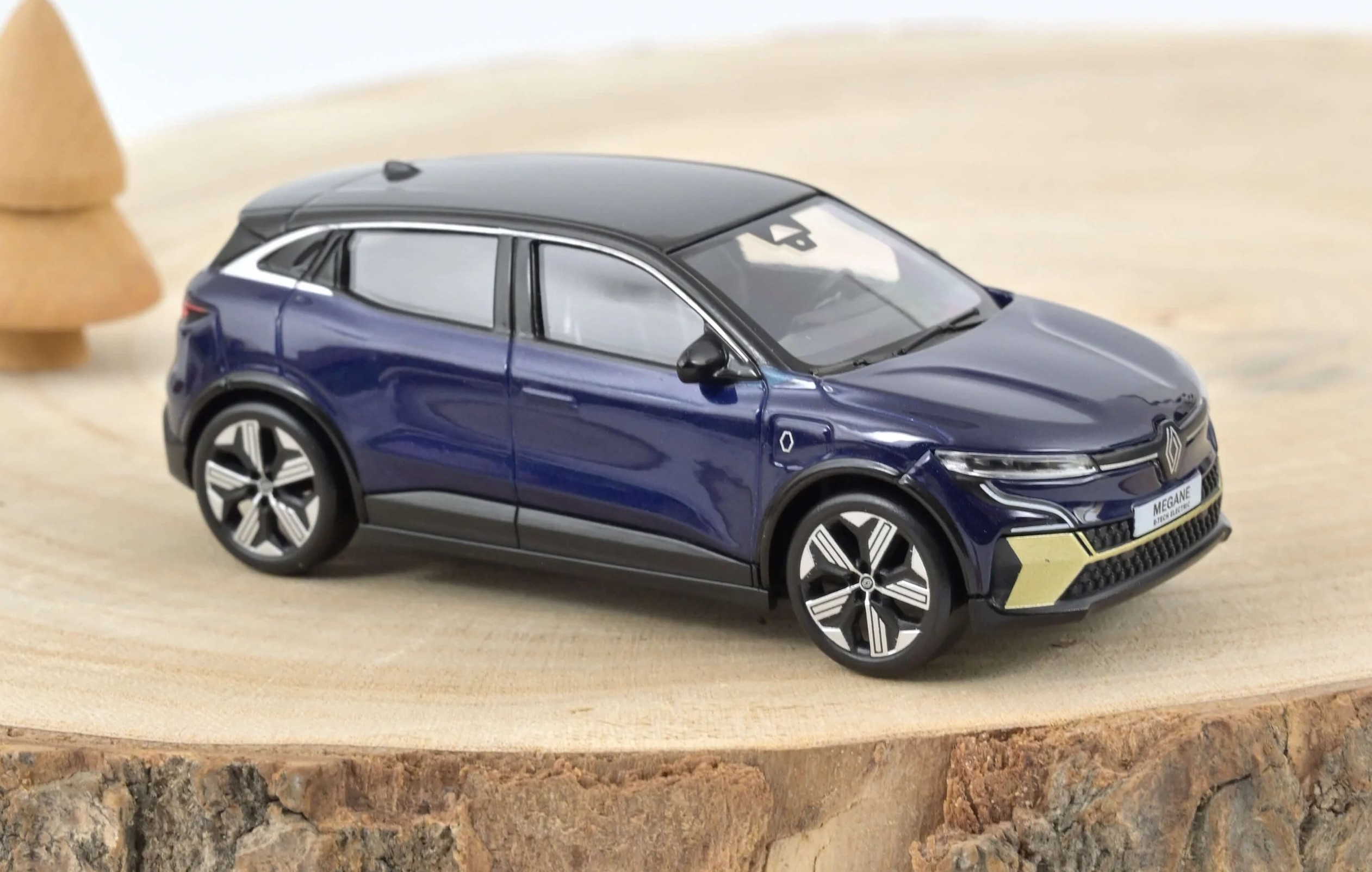 NOREV/ノレブ  ルノー メガーヌ E-Tech 100% Electric 2022 ミッドナイトブルー/ブラック