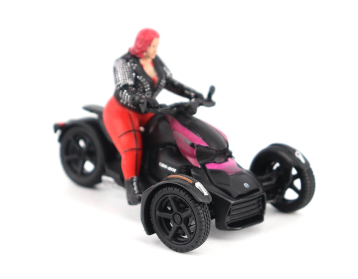 DIECAST MASTERS  カンナム　ライカー　フィギュア付き