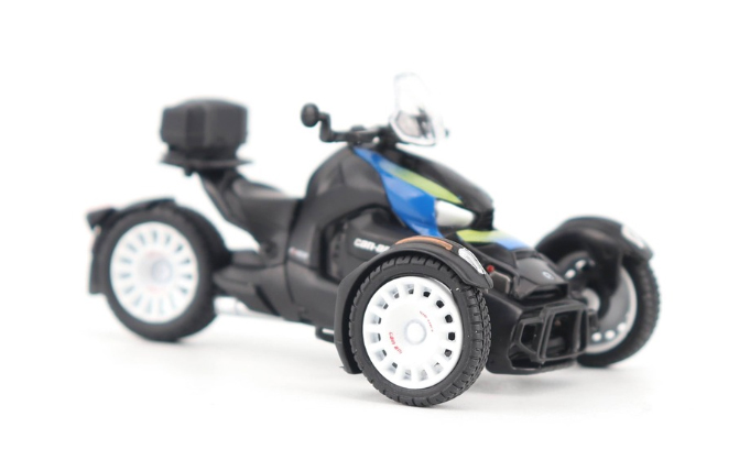 DIECAST MASTERS  カンナム　ライカー　ラリー ブルー