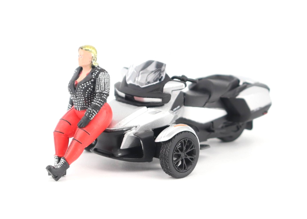 DIECAST MASTERS  カンナム　スパイダーRT フィギュア付き