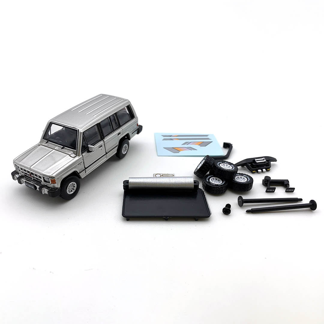 BM CREATIONS  三菱 1st Gen パジェロ 1983シルバー ストライプ柄 RHD