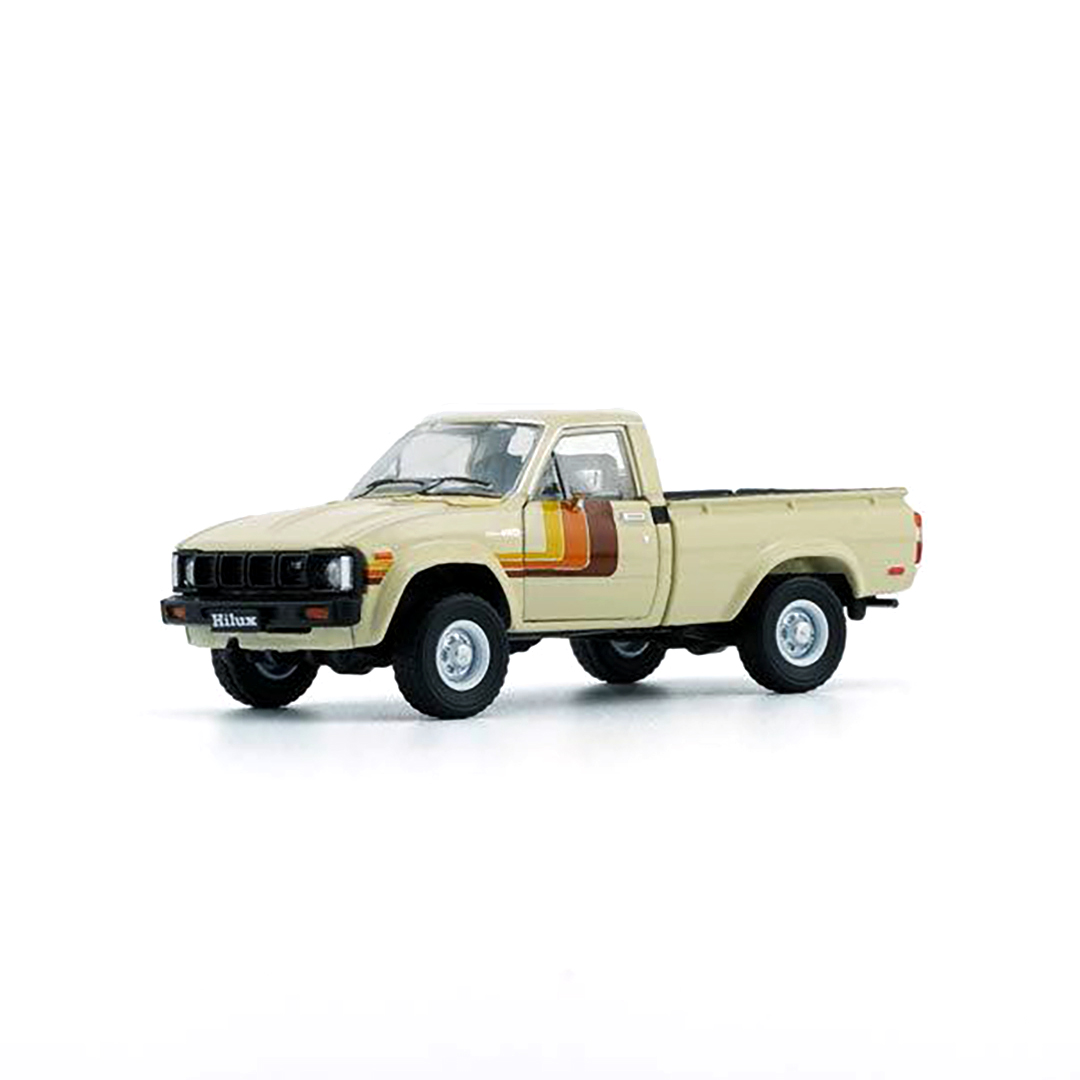 BM CREATIONS  トヨタ ハイラックス アイボリー RHD