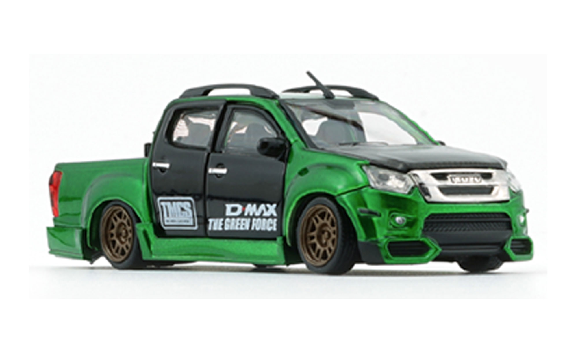 BM CREATIONS  いすゞ D-Max 2018  ローライダー メタリックグリーン RHD