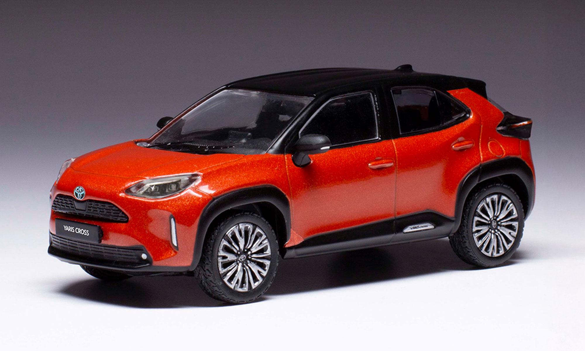 ixo/イクソ トヨタ ヤリスクロス 2022 オレンジ LHD