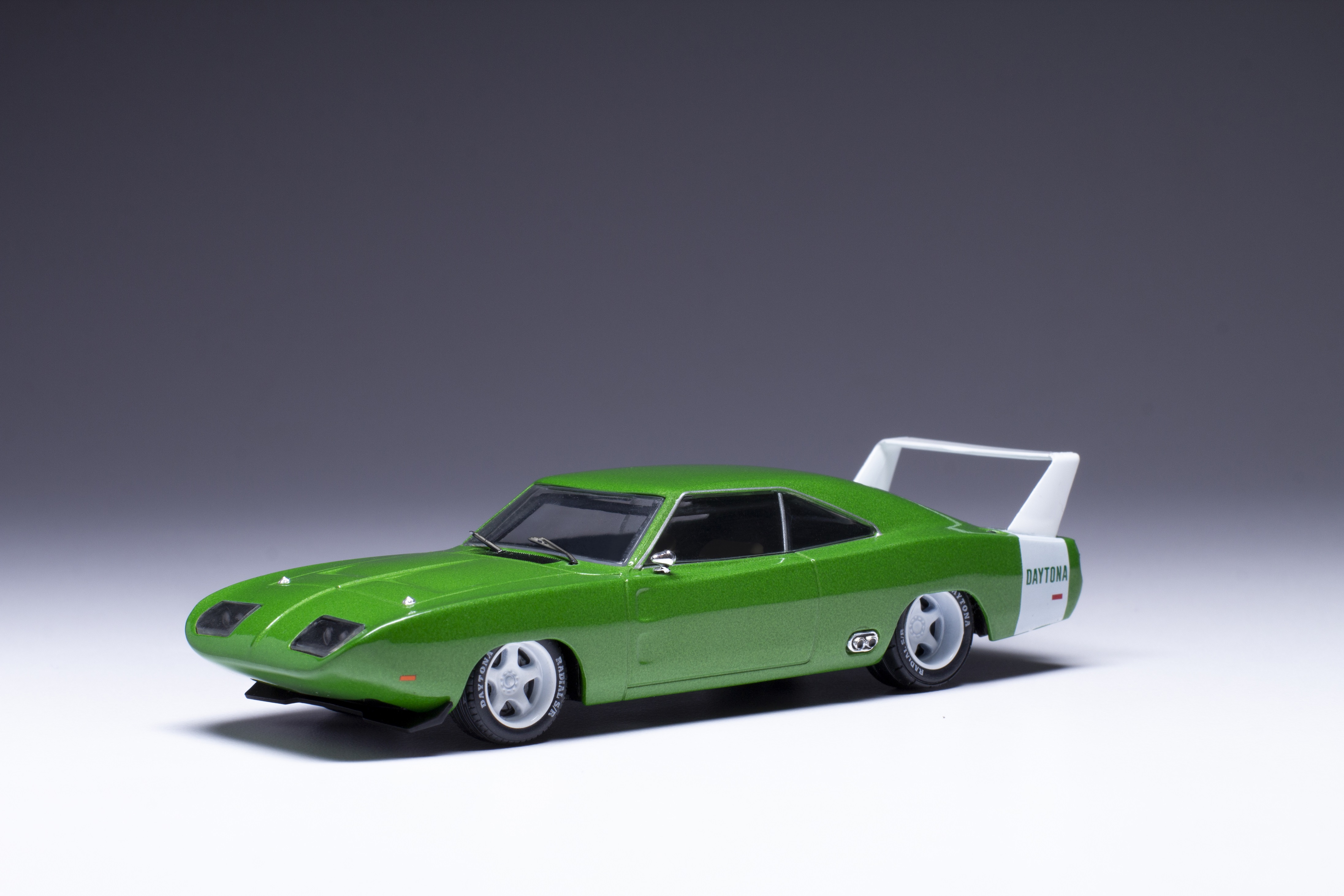 ixo/イクソ  ダッジ チャレンジャー デイトナ 1969 メタリックグリーン