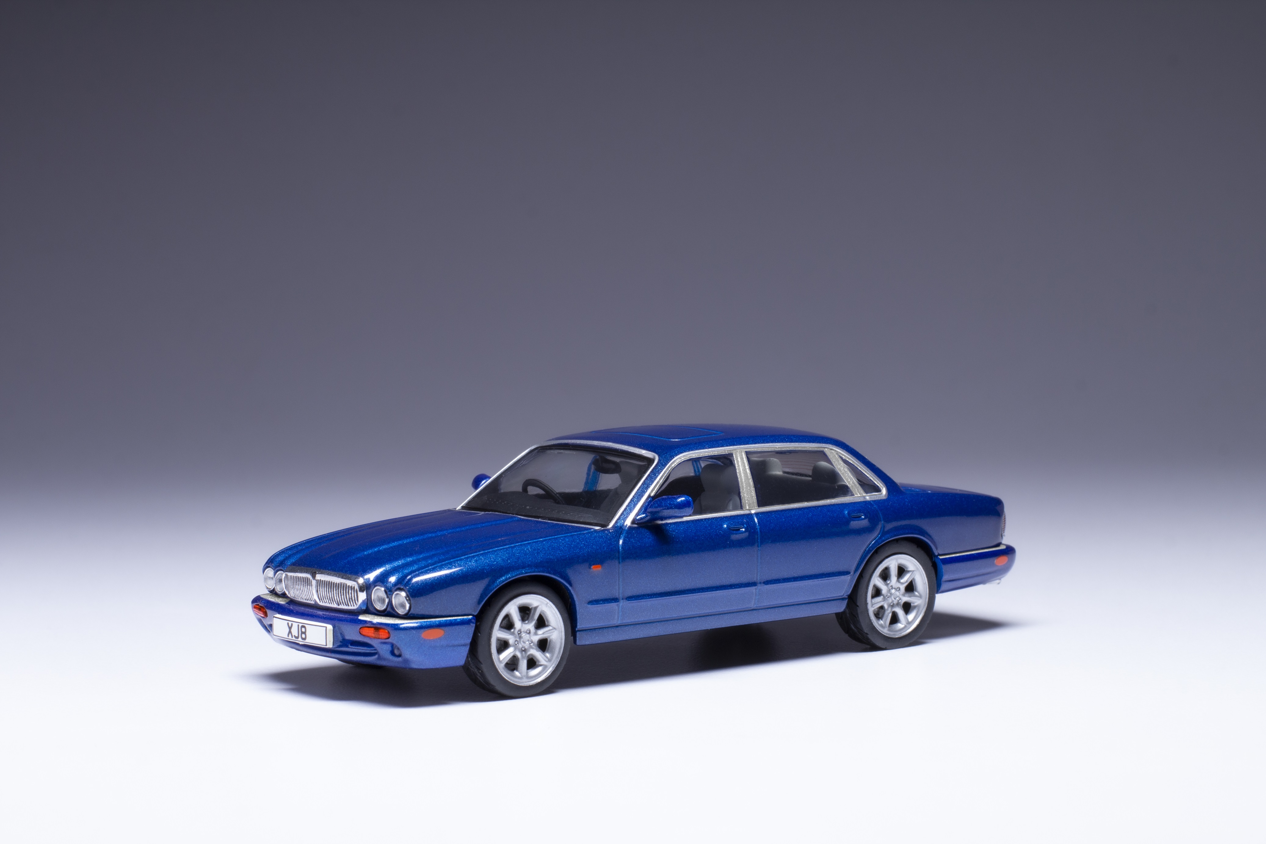 ixo/イクソ  ジャガー XJ8 (X308) 1998 メタリックブルー
