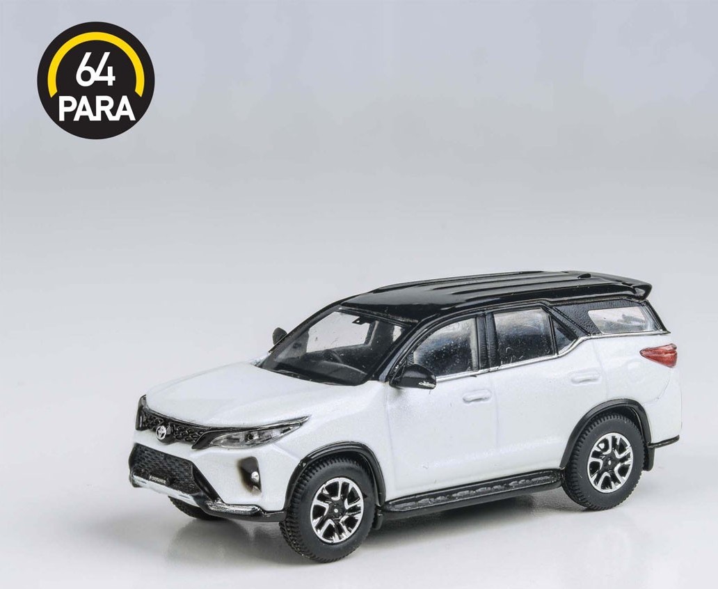 PARAGON/パラゴン  トヨタ フォーチュナー 2023 プラチナホワイト RHD