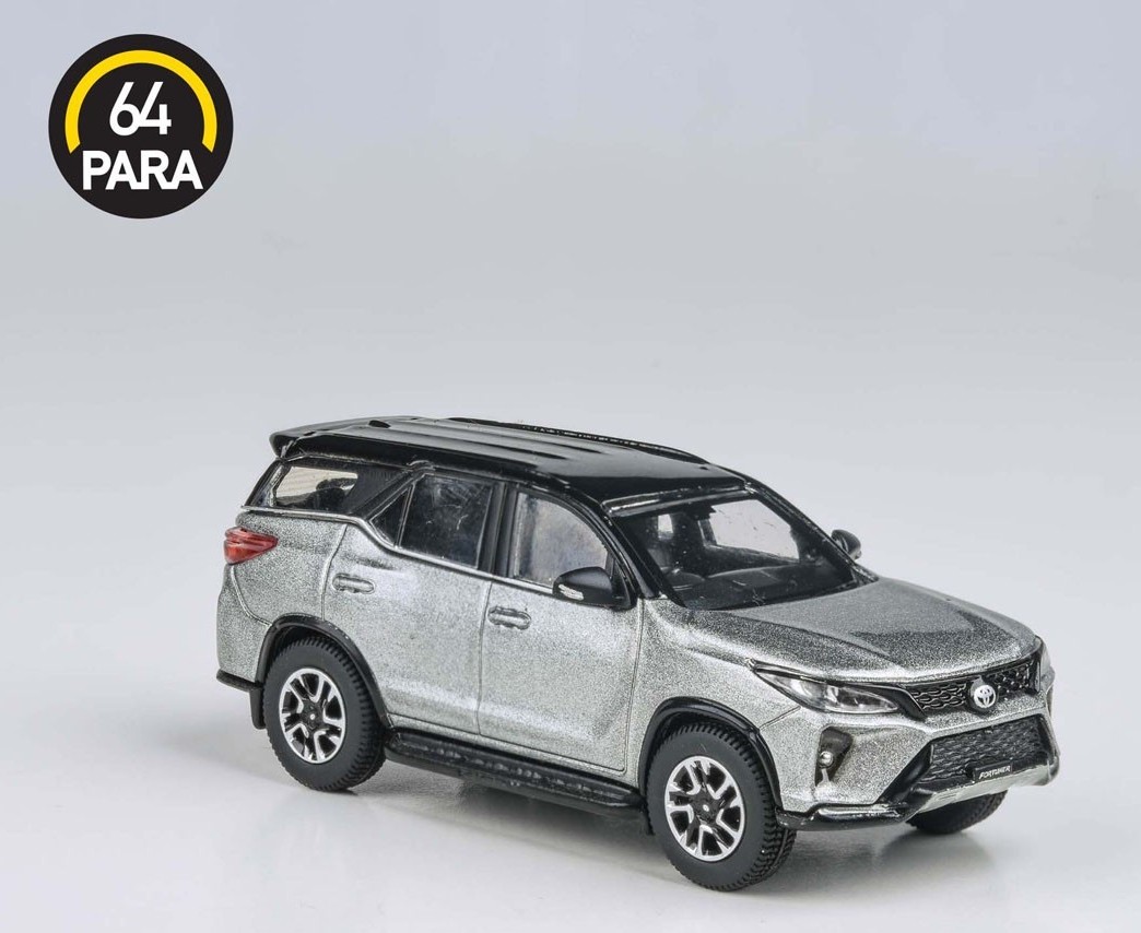 PARAGON/パラゴン  トヨタ フォーチュナー 2023 メタリックシルバー RHD