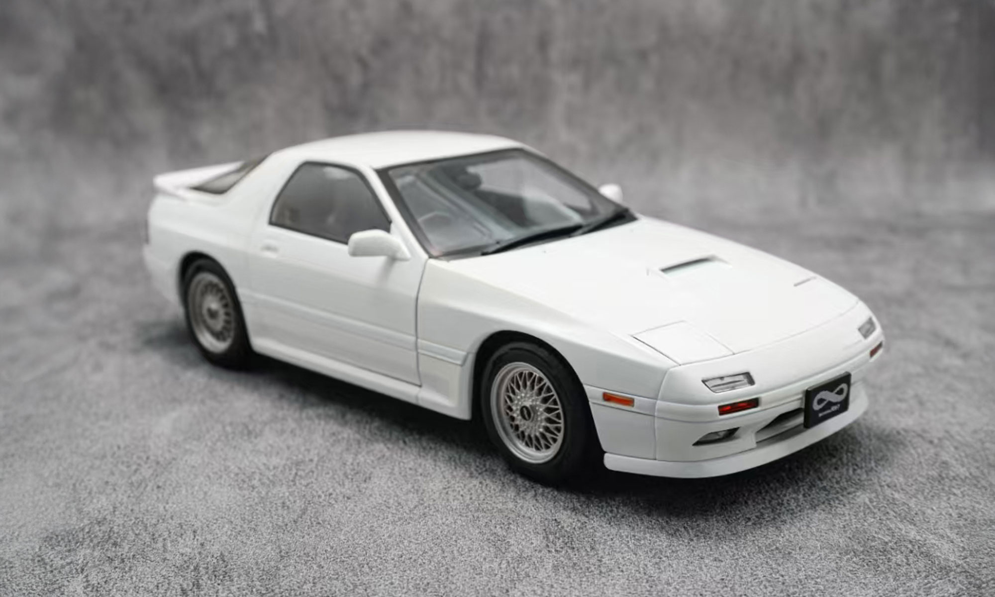 SunStar/サンスター  WHELART CLASSCIC マツダ サバンナ RX-7 インフィニ (FC3S) ホワイト