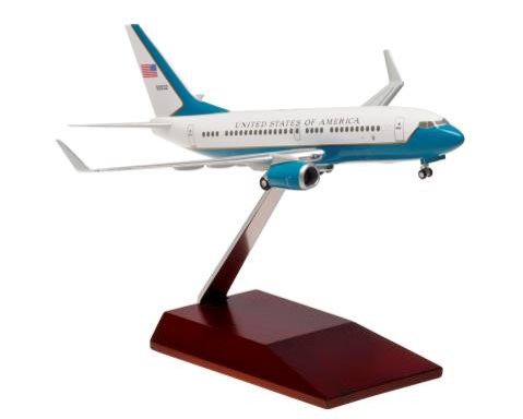 HoganWings/ホーガンウイングス  B737-700(C-40) アメリカ空軍完成モデル/木製スタンド付属