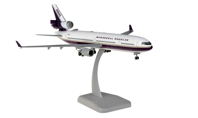 HoganWings/ホーガンウイングス  MD-11 マクドネル・ダグラス デモカラーランディングギア・スタンド付属