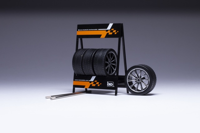 ixo/イクソ  タイヤセット RS3 ブラック/シルバー