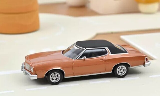 NOREV/ノレブ  フォード グラントリノ 1974 チェスナットブラウン