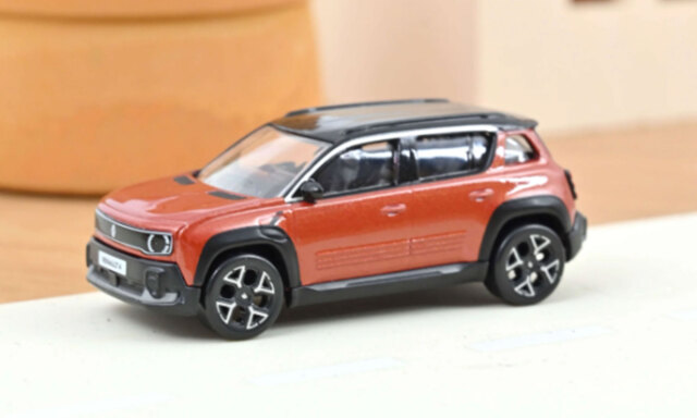 NOREV/ノレブ  ルノー 4 E-Tech Electric 2025 テラコッタブラウン