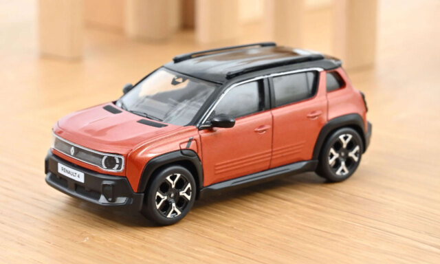 NOREV/ノレブ  ルノー 4 E-Tech Electric 2025 テラコッタブラウン