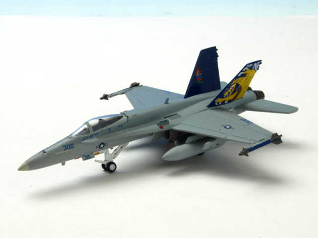 M-SERIES/エム　シリーズ　F/A-18C ホーネット アメリカ海軍 VFA-192 NF300 「CAG 2003」