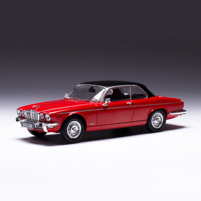 ixo/イクソ ジャガー XJ12C クーペ 1976 レッド ブラックルーフ