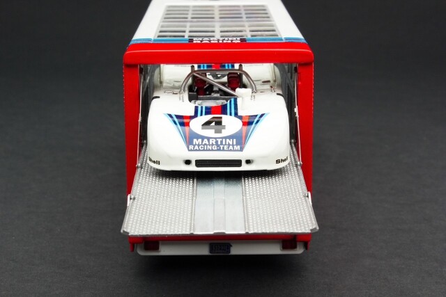 エグゾト　ポルシェ917 マルティーニ・レーシング ミニカー　Exoto 稀少 エグゾト ポルシェ917 マルティーニ・レーシング ミニカー Exoto