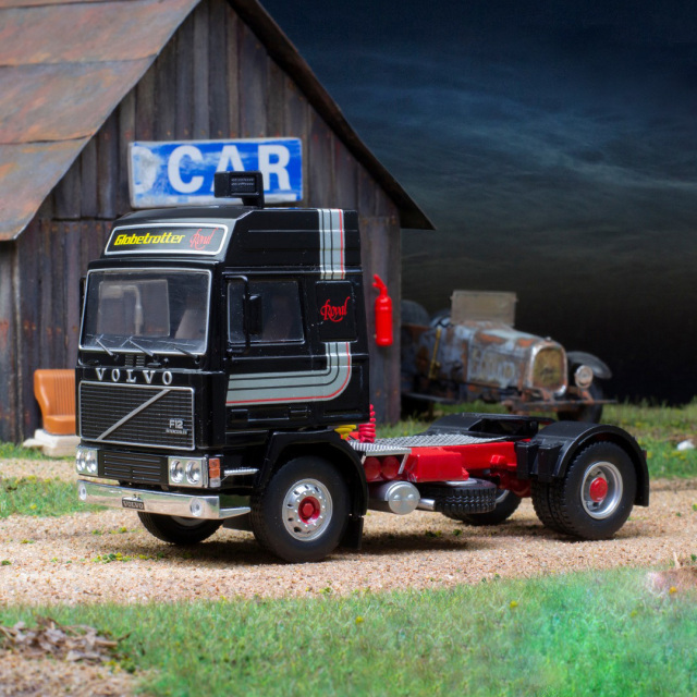 ixo/イクソ  ボルボ F12 1981 ブラック 