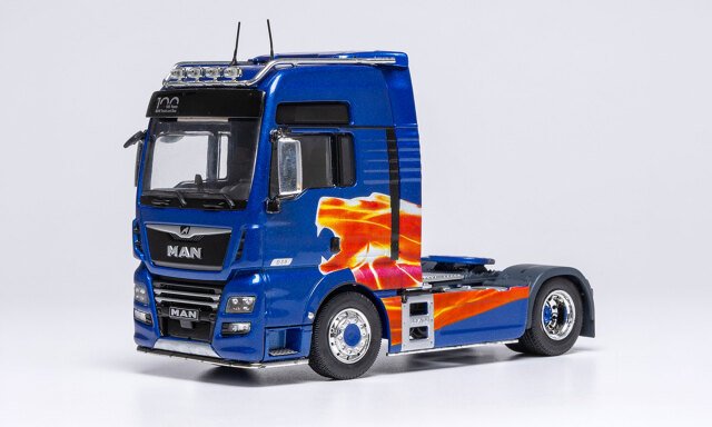 ixo/イクソ  MAN TGX XXL D38 ブルー