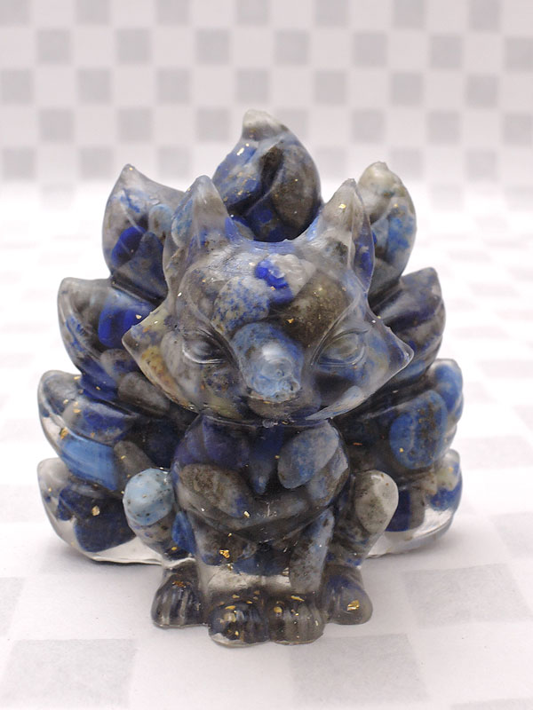 阿朋水晶工芸品:天然水晶砕石 九尾狐フィギュア