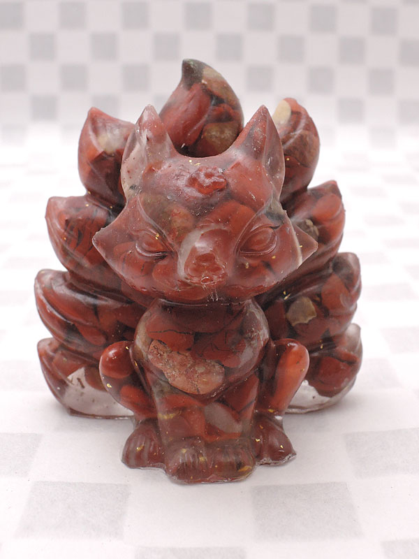 阿朋水晶工芸品:天然水晶砕石 九尾狐フィギュア