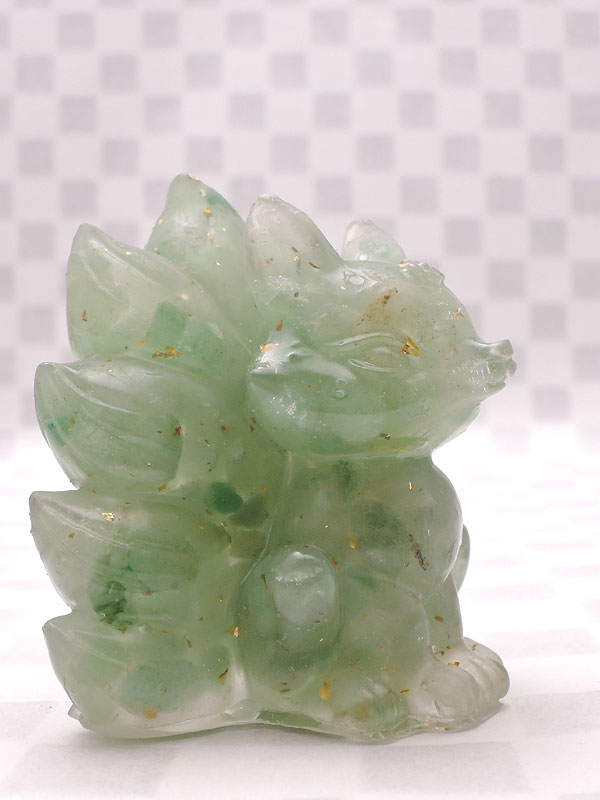 阿朋水晶工芸品:天然水晶砕石 九尾狐フィギュア