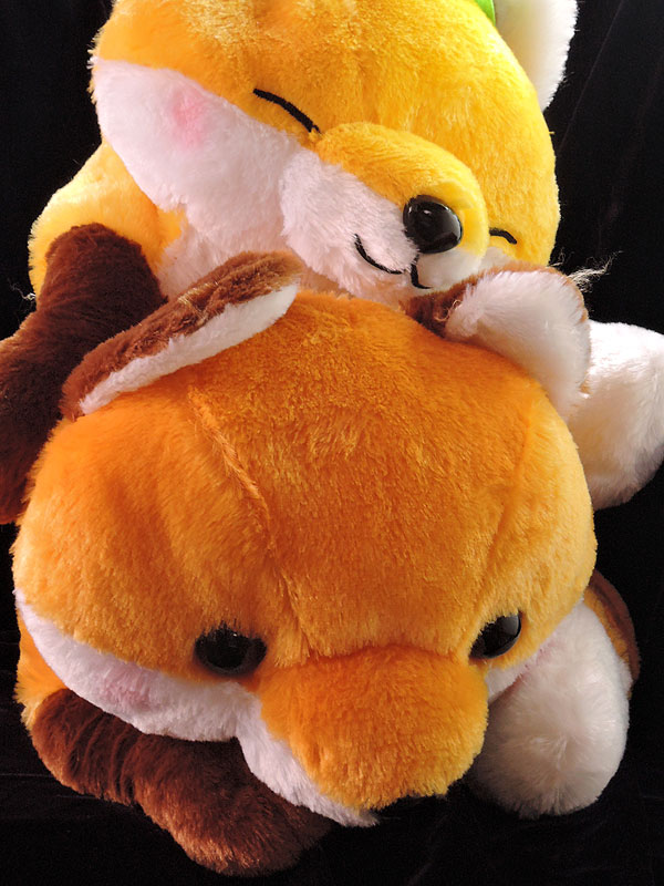 「ぬいぐるみ」子ぎつねこんこんフサしっぽBIG